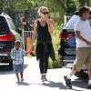 Exclusif - Charlize Theron, son compagnon Sean Penn et son fils Jackson se promènent à Hollywood, le 3 juin 2014. 