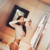 Le 24 janvier 2015, Lindsay Lohan a posté une photo d'elle en petite tenue sur le réseau social Instagram où elle assure combattre le virus chykungunya grâce à ses sous-vêtements Calvin Klein.
