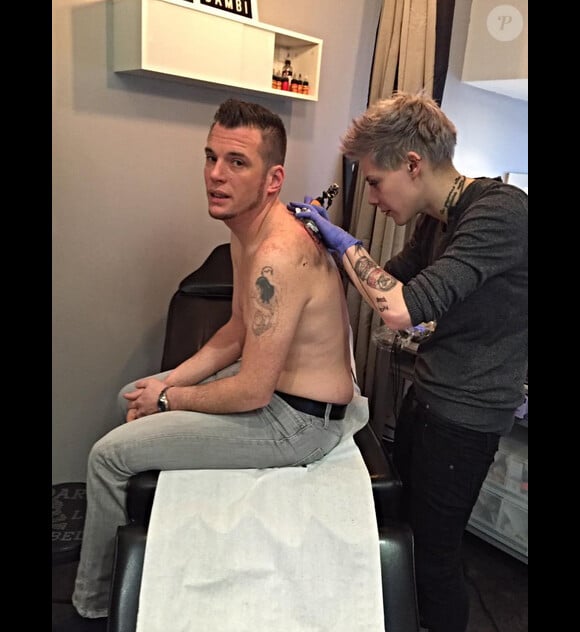 Norbert Tarayre s'est rendu au salon de tatouage afin de se faire graver sur sa peau les prénoms de ses filles. Janvier 2015.