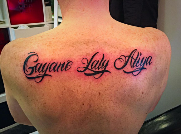 Norbert Tarayre (Top Chef) s'est rendu au salon de tatouage afin de se faire graver sur sa peau les prénoms de ses filles. Janvier 2015.