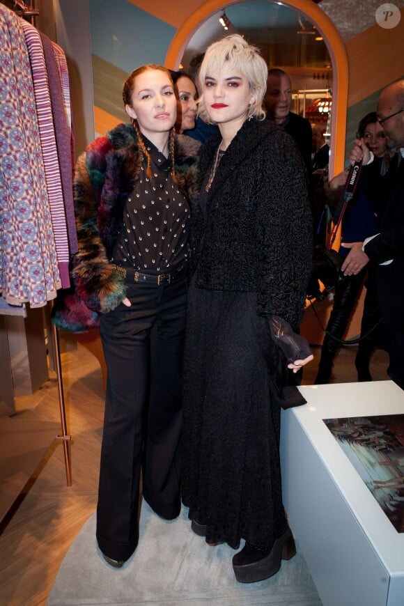 Josephine de la Baume et Soko lors de l'inauguration de la nouvelle boutique Missoni, au 219 rue Saint-Honoré à Paris, le 27 janvier 2015. 