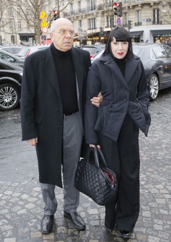 Chantal Thomass et son mari Michel Fabian arrivent au Théâtre National de Chaillot pour assister au défilé Elie Saab haute couture printemps-été 2015. Paris, le 28 janvier 2015.