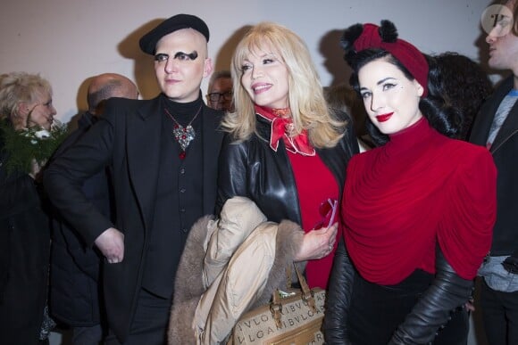 Ali Mahdavi, Amanda Lear et Dita von Teese au défilé de mode "Jean Paul Gaultier", collection Haute Couture printemps-été 2015, à Paris.