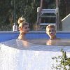 Exclusif - Justin Bieber et Hailey Baldwin profitent d'un après-midi détente dans la piscine du chanteur. Beverly Hills, le 21 janvier 2015.
