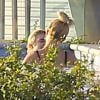 Exclusif - Justin Bieber et Hailey Baldwin profitent d'un après-midi détente dans la piscine du chanteur. Beverly Hills, le 21 janvier 2015.