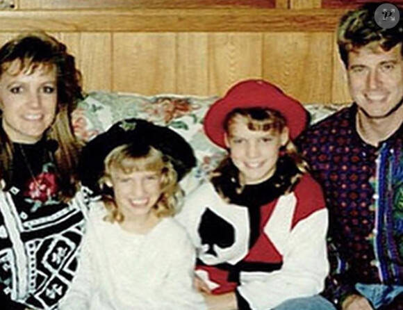 Tina, Ashlee, Jessica et Joe Simpson, sur une photo prise au début des années 90.