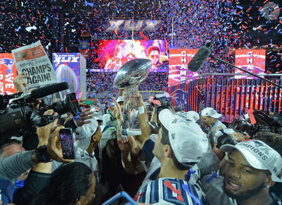 Tom Brady et les New England Patriots ont remporté le Super Bowl qui se déroulait le 1er février 2015 au Phoenix Stadium de Glendale en Arizona, le quatrième pour son quarterback vedette