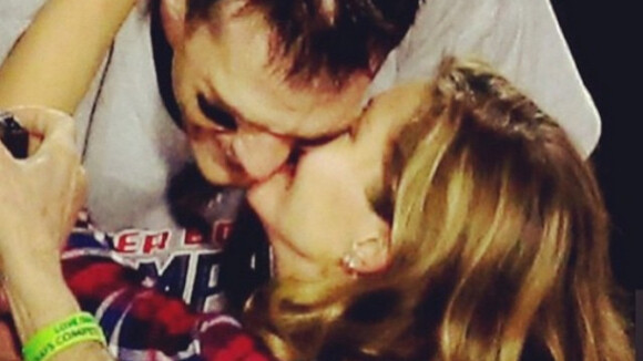 Gisele Bündchen : Le baiser de la victoire à Tom Brady lors du Super Bowl XLIX