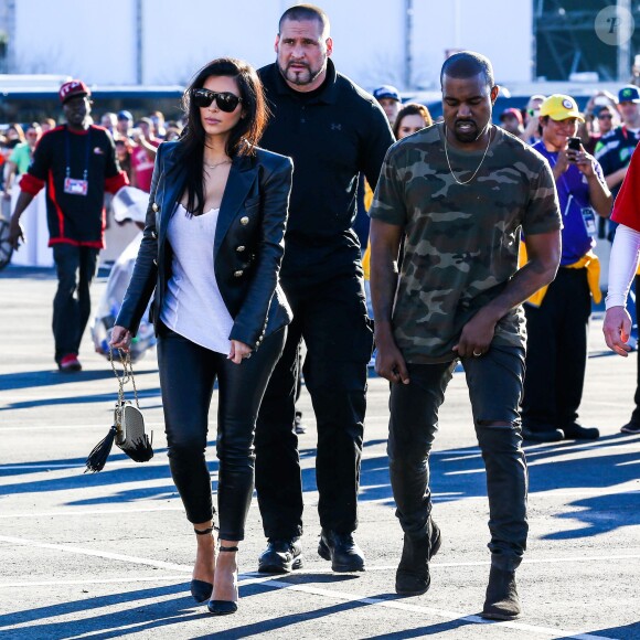 Kim Kardashian et Kanye West lors de leur arrivée au Phoenix Stadium de Glendale le 1er février 2015 à l'occasion du Super Bowl entre les Seahawks de Seattle et les Patriots de New England
