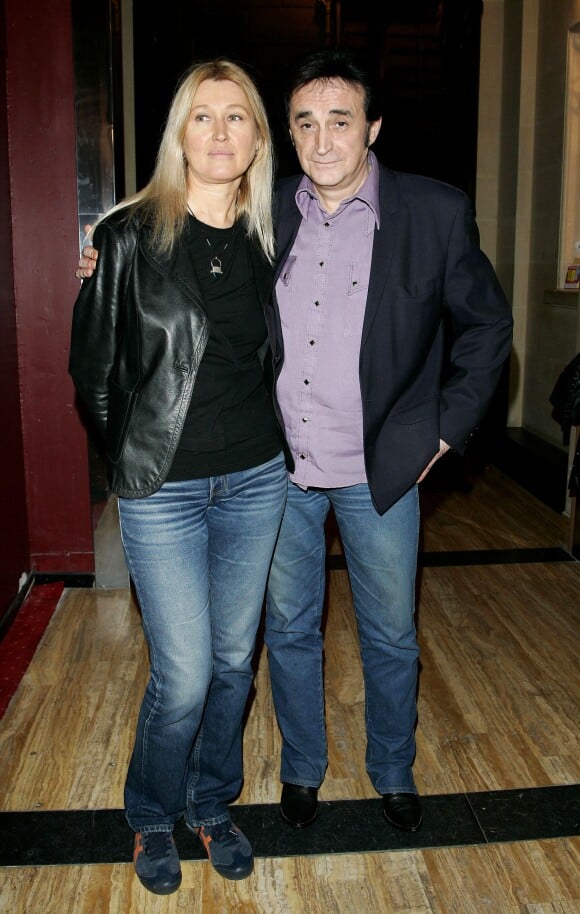 Dick Rivers pose en compagnie de son épouse Babette à Paris, le 27 mars 2006.