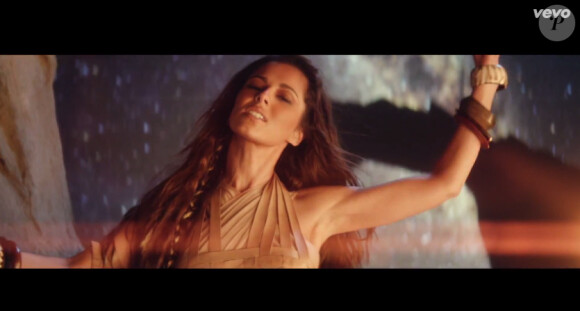 Cheryl Cole vient de dévoiler le clip de son nouveau single Only Human issu de l'album du même nom, le 3 février 2015.