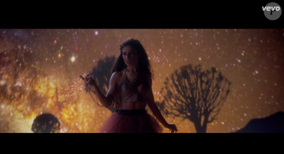 Cheryl Cole vient de dévoiler le clip de son nouveau single Only Human issu de l'album du même nom, le 3 février 2015.