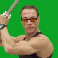 Jean-Claude Van Damme se lâche : La star donne ses plus beaux coups à ses fans