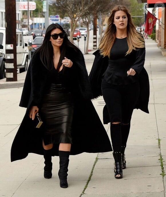 Kim et Khloe Kardashian dans les rues de Los Angeles, le 30 janvier 2015