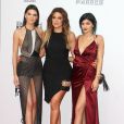  Khloe Kardashian, Kendall et Kylie Jenner lors des American Music Awards au Nokia Theatre L.A. Live de Los Angeles, le 23 novembre 2014 