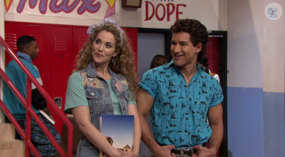 Mario Lopez et Elizabeth Berkley dans Sauvés par le gong version 2015 pour l'émission The Tonight Show du 4 février 2015