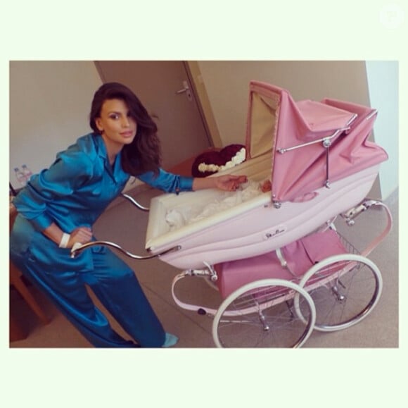 Claudia Galanti (photographiée après la naissance d'Indila) et son ex-compagnon Arnaud Mimran ont été confrontés à la mort de leur fille Indila, à 9 mois, dans la nuit du 2 au 3 décembre 2014... Photo Instagram.