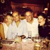 Claudia Galanti avec son nouveau compagnon, Tommaso Buti, et des amis à Gstaad en janvier 2015. Le top paraguayen retrouve le sourire après la mort de sa fille, Indila, 9 mois, dans la nuit du 2 au 3 décembre 2014. Photo Instagram.