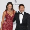 Claudia Galanti et Arnaud Mimran lors du gala de l'amfAR eb marge du 67e Festival de Cannes, le 22 mai 2014