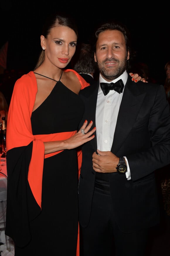 Claudia Galanti, enceinte d'Indila, et Arnaud Mimran au dîner de l'amfAR de la fashion week de Milan, le 21 septembre 2013.