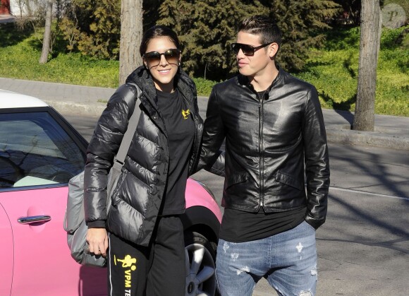 Le joueur de foot James Rodriguez est allé voir sa femme Daniela Ospina à son match de volley, en compagnie de leur fille Salomé à Madrid, le 25 janvier 2015