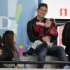 Le joueur de football James Rodriguez est allé voir sa compagne Daniela Ospina à son match de volley-ball, en compagnie de leur fille Salomé à Madrid, le 25 janvier 2015