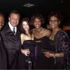 Bobby Brown, Paul Sorvino, Whitney Houston et Dionne Warwick, lors de la soirée organisée par Elton John à l'occasion des Oscars à Moomba le 26 mars 2001