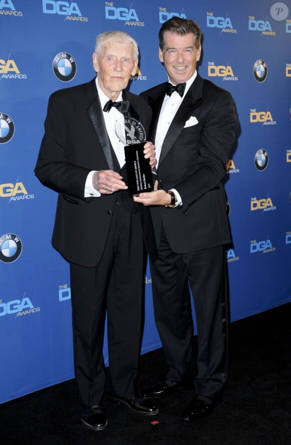 Robert Butler & Pierce Brosnan - Photocall du Directors Guild of America (DGA) Awards à Los Angeles le 7 février 2015