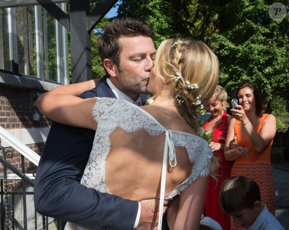 Mariage civil de l'animatrice Sandrine Corman et Michel Bouhoulle, à la mairie de Lasne, en Belgique, le 12 septembre 2014.