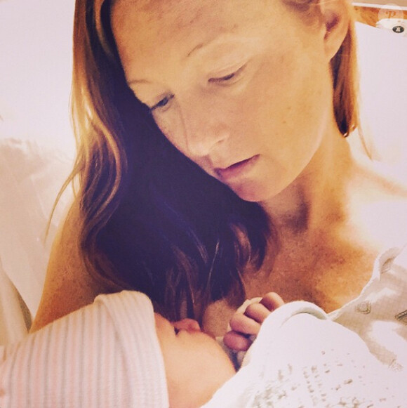 Maggie Rizer présente au monde son troisième enfant, une fille prénommée Cecilia Kathryn. Photo publiée le 9 février 2015.