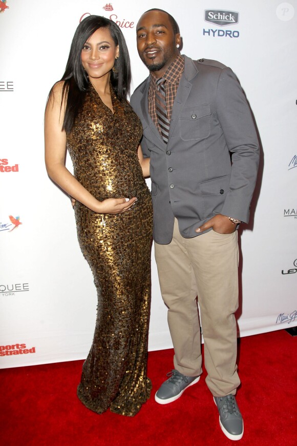 Ariel Meredith, enceinte, et son fiancé Hakeem Nicks assistent à la soirée de sortie du magazine Sports Illustrated Swimsuit 2015 au club Marquee. New York, le 10 février 2015.