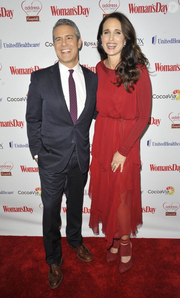 Andy Cohen et Andie MacDowell à la 12ème soirée annuelle "Woman's Day Red Dress Awards" à New York. Le 10 février 2015 