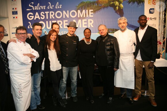 Phil Barney, Babette de Rozières, Joël Robuchon et des membres du Jury au 1er salon de la gastronomie des Outre-Mer à paris le 7 février 2015 