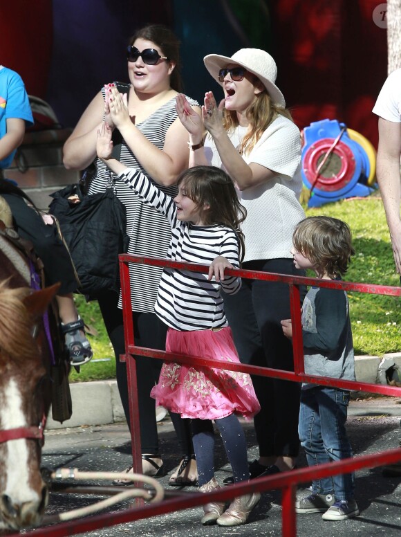 Drew Barrymore et Will Kopelman ont emmené leur petite fille Olive faire du cheval à Studio City, le 25 janvier 2015