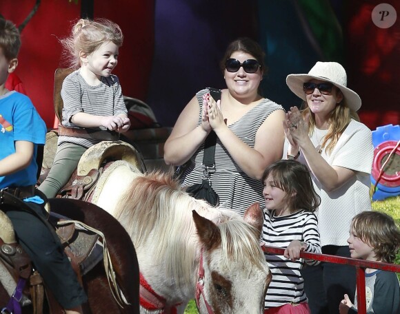 Drew Barrymore et Will Kopelman ont emmené leur petite fille Olive faire du cheval à Studio City, le 25 janvier 2015  