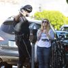 Exclusif - Drew Barrymore est interpellée par un policier et reçoit une amende pour avoir traversé la rue en dehors des passages piétons à Los Angeles. Le 27 novembre 2014 