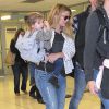 Drew Barrymore et sa fille Olive arrivent à l'aéroport de Los Angeles en provenance de New York, le 15 novembre 2014. 