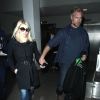 Jessica Simpson et son mari Eric Johnson arrivent à l'aéroport de Los Angeles, le 16 novembre 2014. 