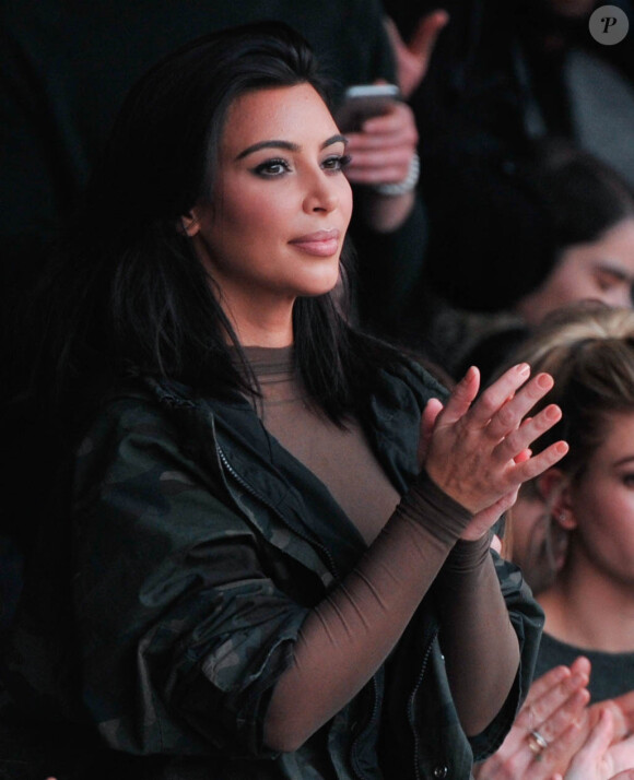 Kim Kardashian assiste au défilé YEEZY SEASON 1 (adidas Originals x Kanye West) au Skylight Clarkson Square. New York, le 12 février 2015.