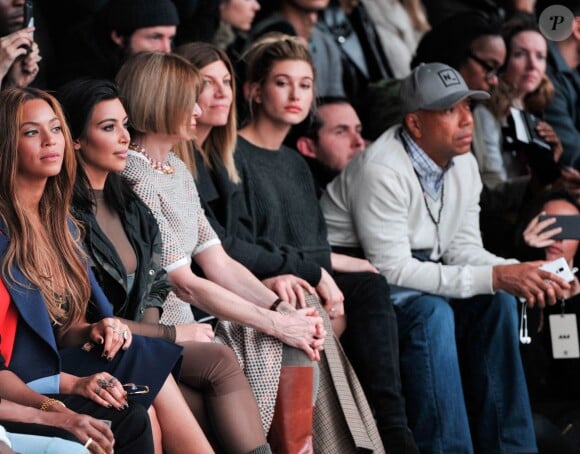 Beyoncé Knowles, Kim Kardashian, Anna Wintour, Virginia Smith, Hailey Baldwin et Russell Simmons assistent au défilé YEEZY SEASON 1 (adidas Originals x Kanye West) au Skylight Clarkson Square. New York, le 12 février 2015.