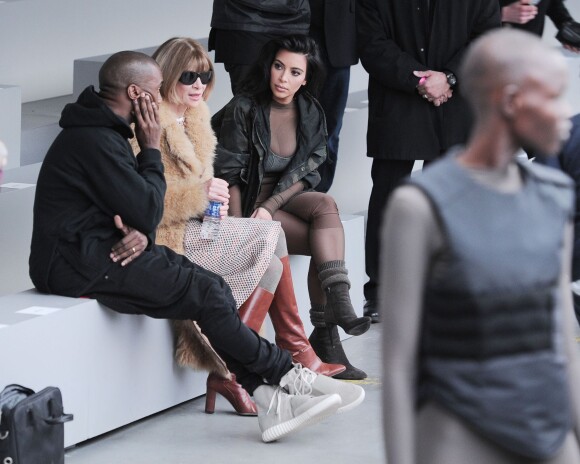 Kanye West, Anna Wintour et Kim Kardasian lors du défilé YEEZY SEASON 1 (adidas Originals x Kanye West) au Skylight Clarkson Square. New York, le 12 février 2015.