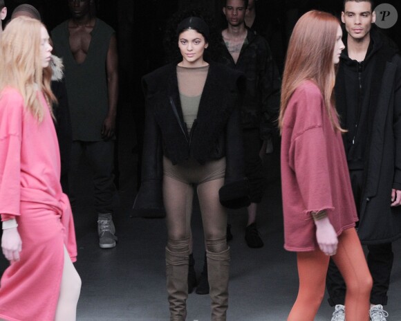 Kylie Jenner fait ses premiers pas à la Fashion Week de New York lors du défilé YEEZY SEASON 1 (adidas Originals x Kanye West) au Skylight Clarkson Square. New York, le 12 février 2015.