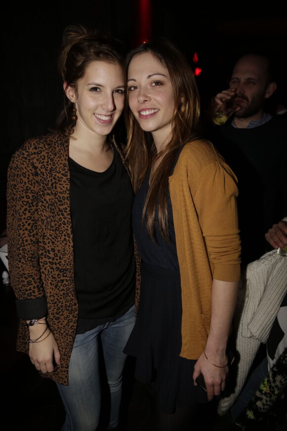 Léa François et Dounia Coesens à la soirée "Loft By" au Comedy Club à Paris le 6 février 2015.