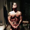 Robbie Williams nu sur Twitter, le 13 février 2015