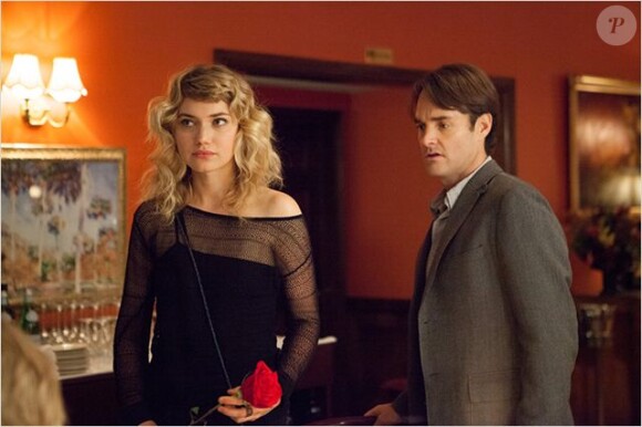 Imogen Poots et Will Forte dans Broadway Therapy (She's Funny That Way en version originale).