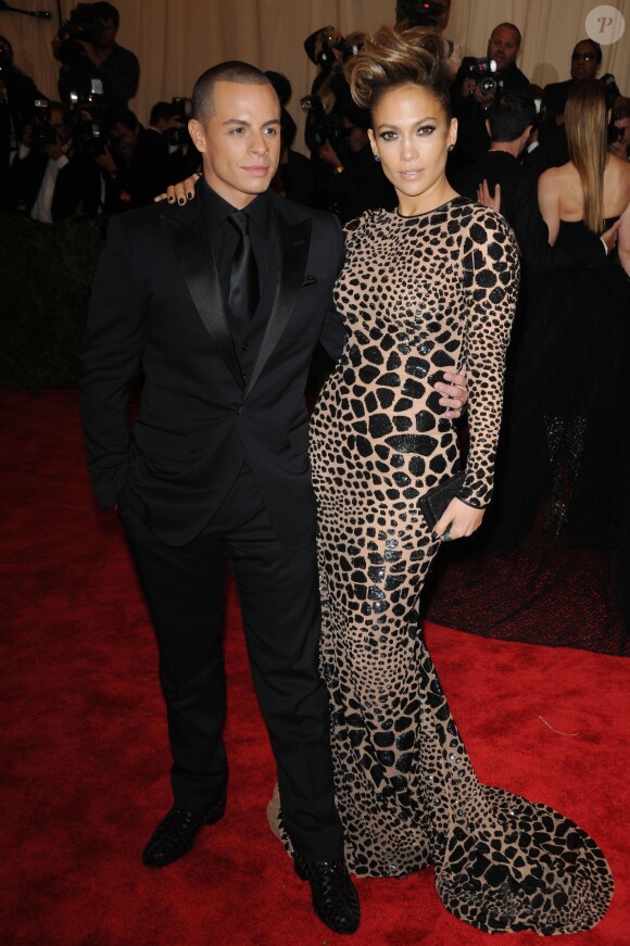 Jennifer Lopez et Casper Smart lors du Met Gala à New York, le 6 mai 2013. 