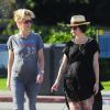 Lena Headey, enceinte, dans les rues de Santa Monica avec une amie, le 14 février 2015.