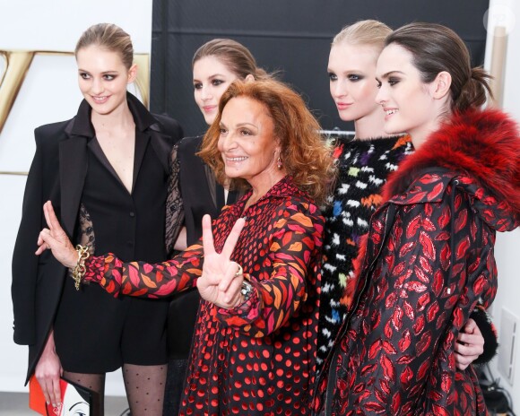 Diane Von Furstenberg et ses mannequins lors de son défilé automne-hiver 2015 aux Spring Studios. New York, le 15 février 2015.