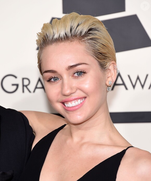 Miley Cyrus assiste à la 57ème soirée annuelle des Grammy Awards au Staples Center à Los Angeles, le 8 février 2015. 