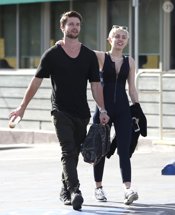 Semi-Exclusif - Miley Cyrus et son compagnon Patrick Schwarzenegger sont repérés à la sortie du restaurant "Taco Hugo" à Studio city le 22 janvier 2015  